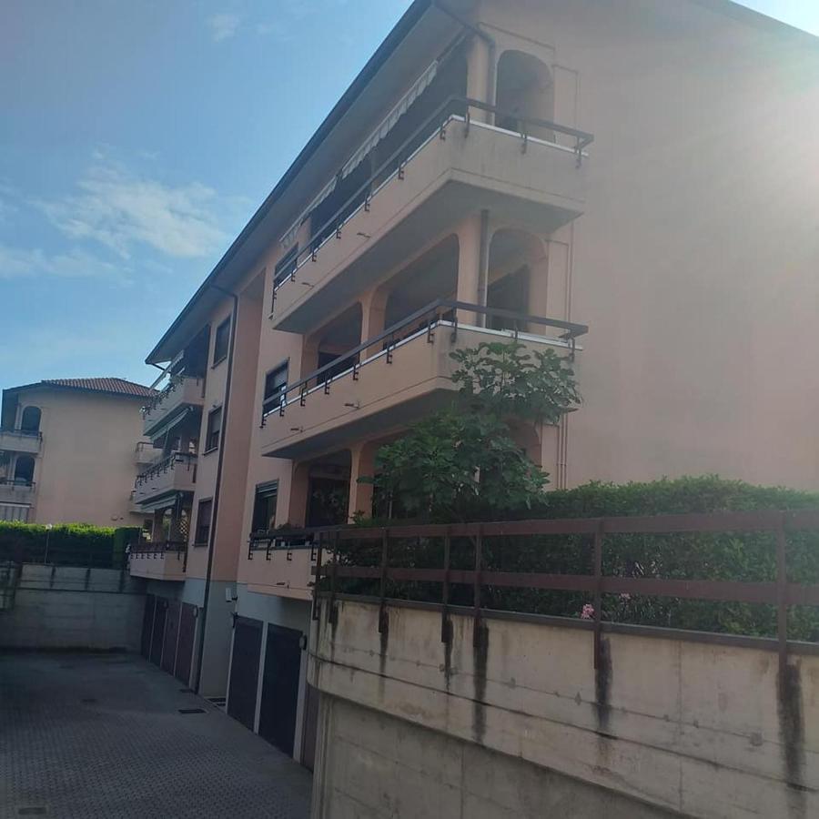 Fiorenza House Luisago Bagian luar foto