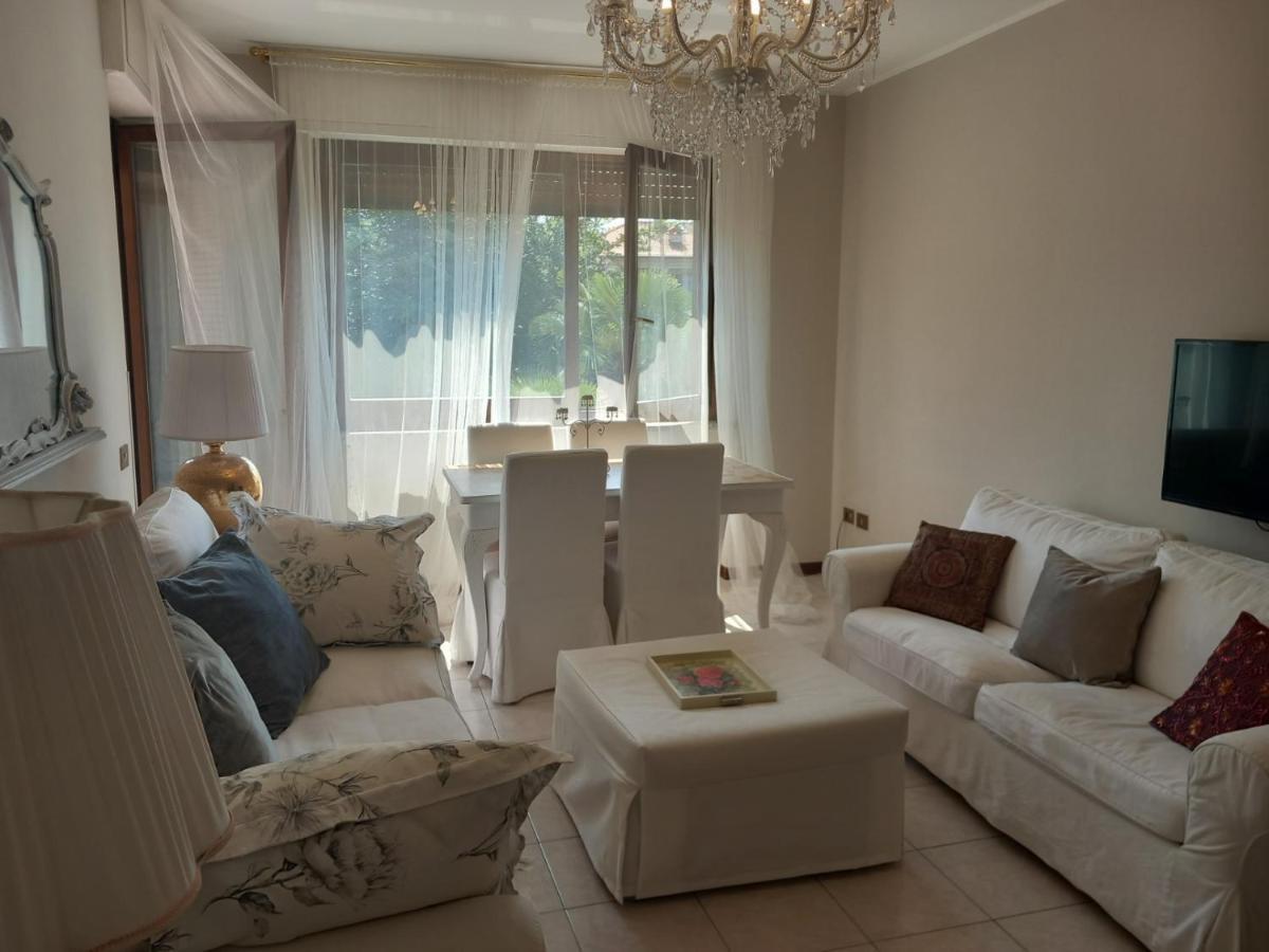 Fiorenza House Luisago Bagian luar foto