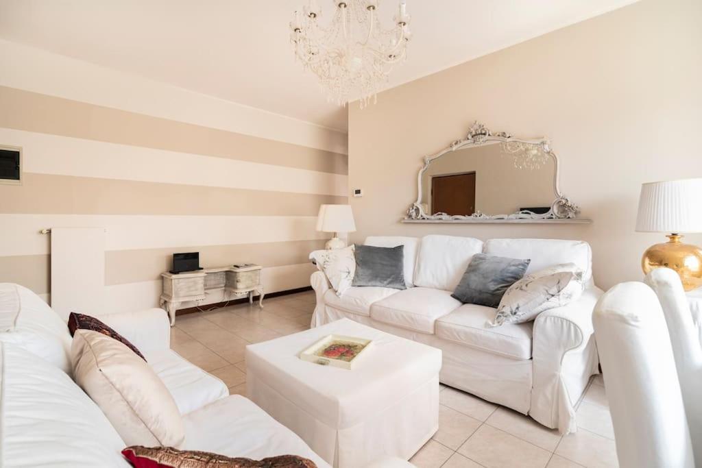 Fiorenza House Luisago Bagian luar foto