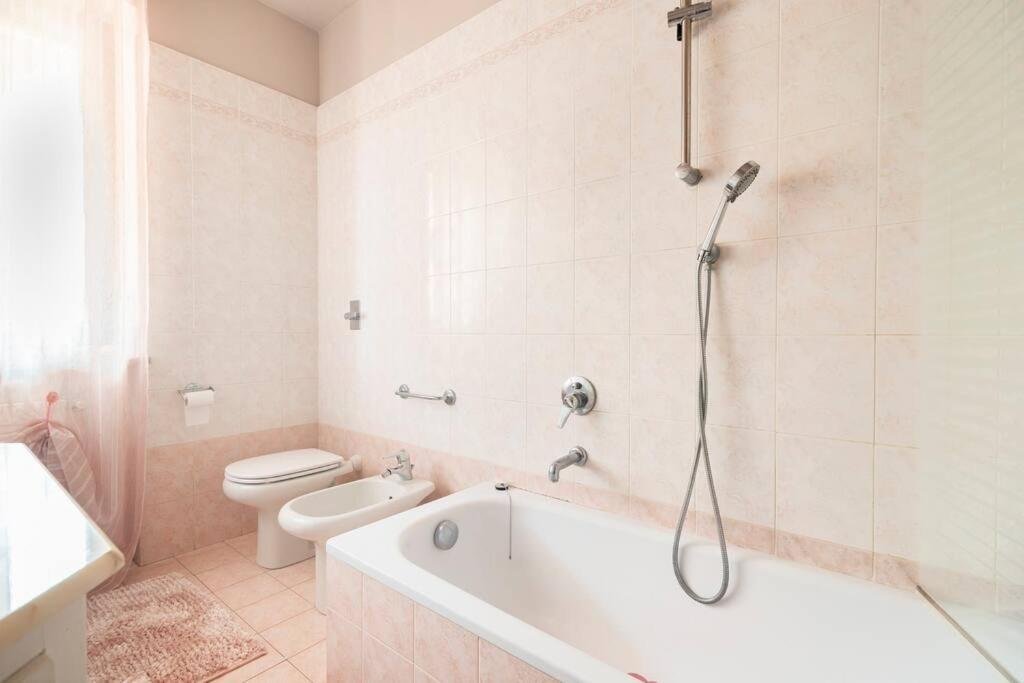 Fiorenza House Luisago Bagian luar foto