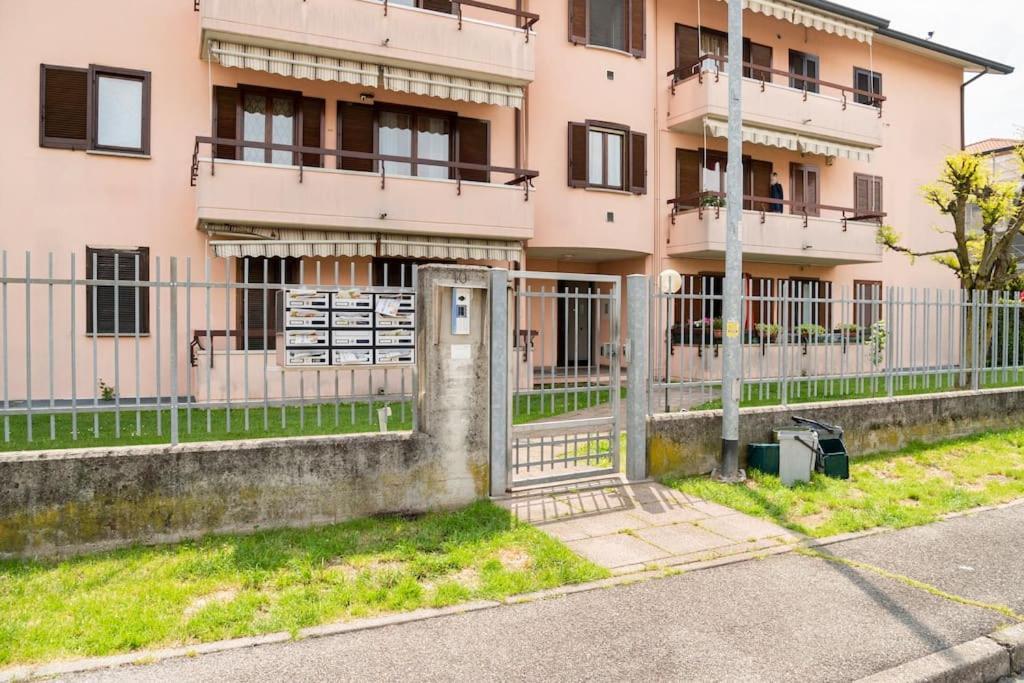 Fiorenza House Luisago Bagian luar foto