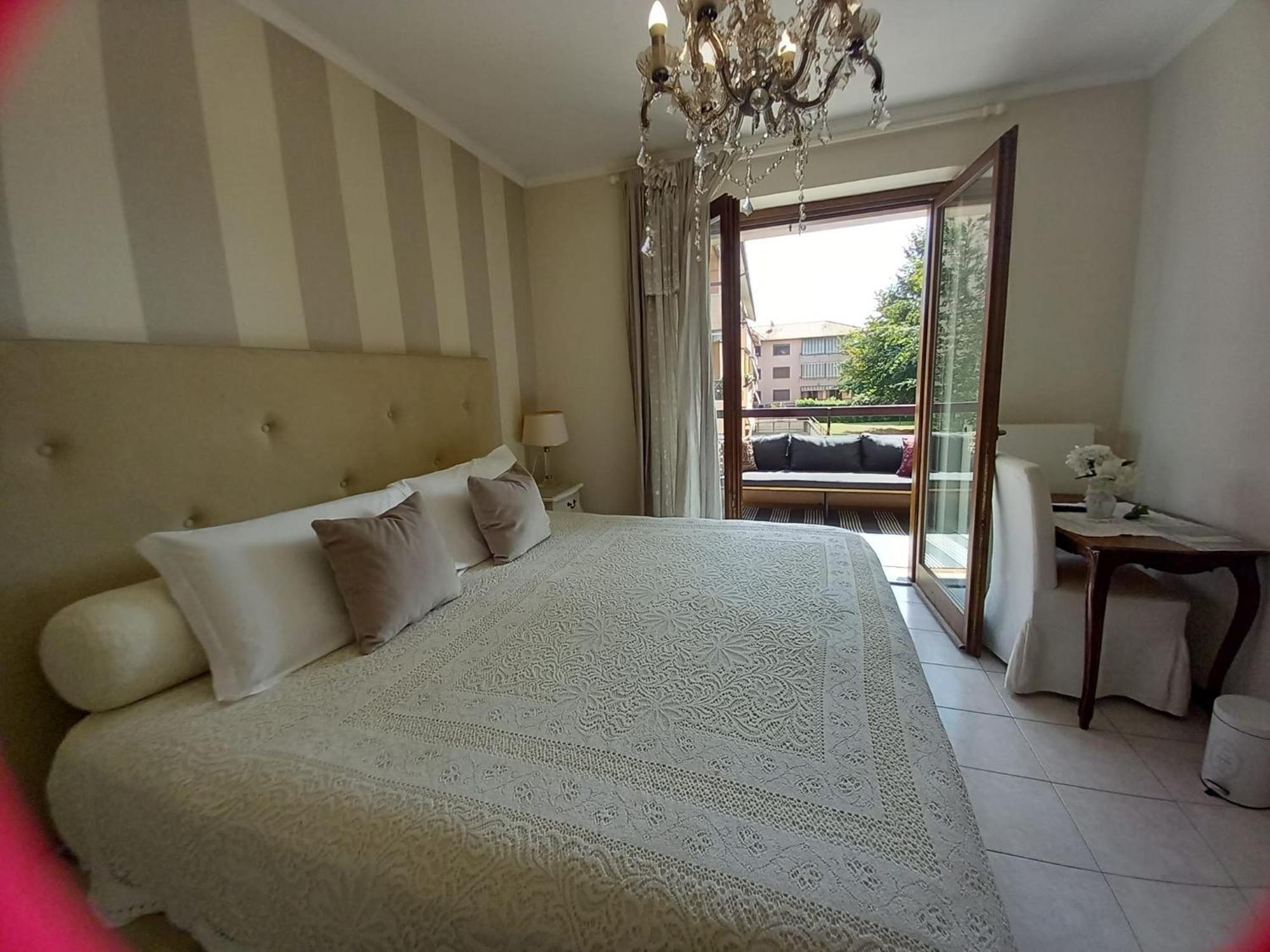 Fiorenza House Luisago Bagian luar foto