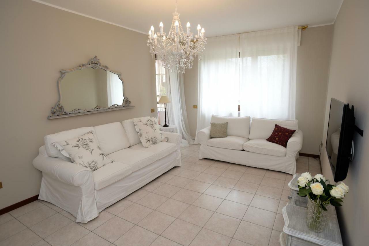 Fiorenza House Luisago Bagian luar foto