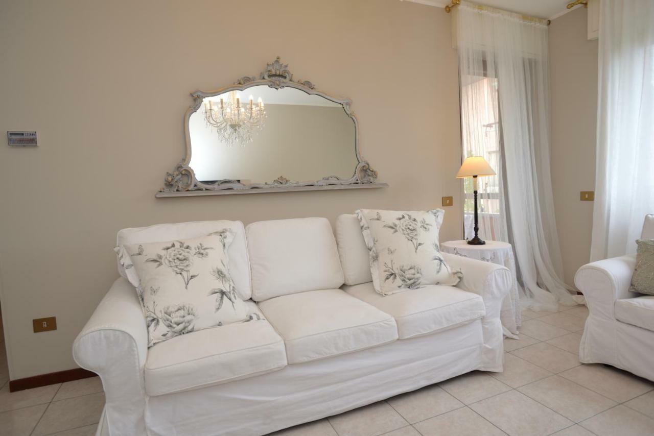 Fiorenza House Luisago Bagian luar foto